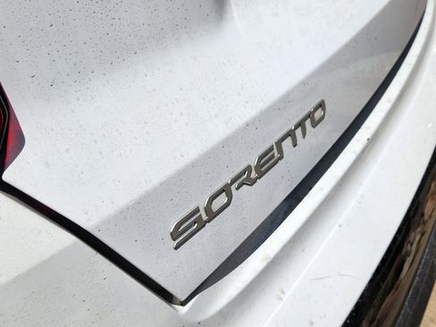 Used 2023 Kia Sorento SX AWD/4WD image 16