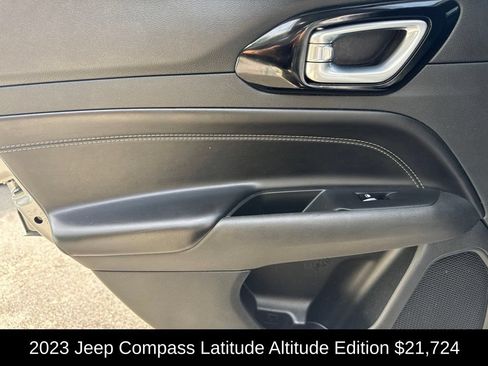 Used 2023 Jeep Compass Latitude w/ Convenience Group AWD/4WD image 10