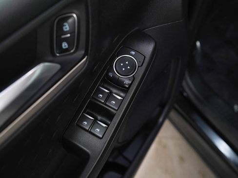 Used 2020 Ford Escape SE image 21