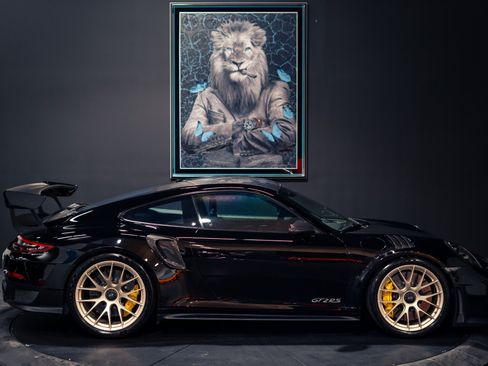 Used 2018 Porsche 911 GT2 RS RWD image 3