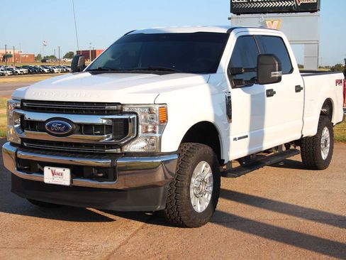 Used 2021 Ford F250 XLT w/ FX4 Off-Road Package AWD/4WD image 3
