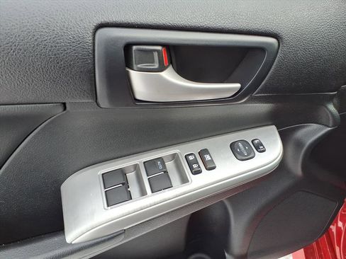 Used 2014 Toyota Camry L image 13