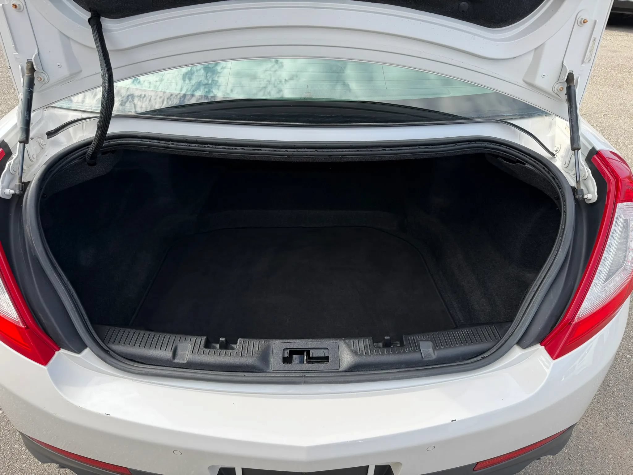 Used 2013 Lincoln MKS AWD image 10
