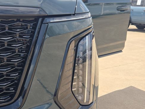 Used 2026 Cadillac Escalade Luxury w/ Touring Package AWD/4WD image 12
