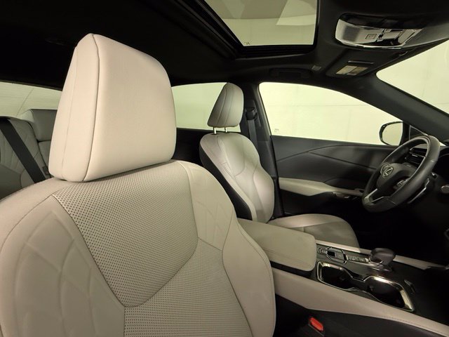 Used 2025 Lexus RX 350 Premium w/ Convenience Package FWD image 31