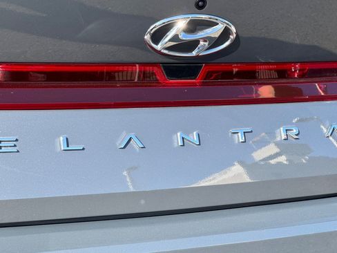 Used 2023 Hyundai Elantra SE image 27
