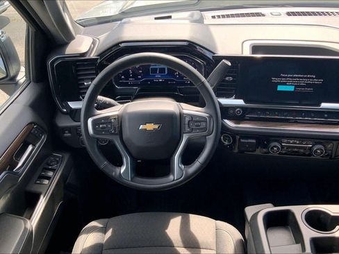 Used 2024 Chevrolet Silverado 1500 LT AWD/4WD image 5