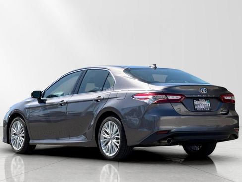 Used 2020 Toyota Camry XLE FWD image 6