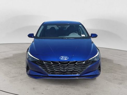 Used 2022 Hyundai Elantra SEL w/ Preferred Accessory Package FWD image 2