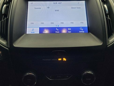 Used 2020 Ford Edge SE image 25