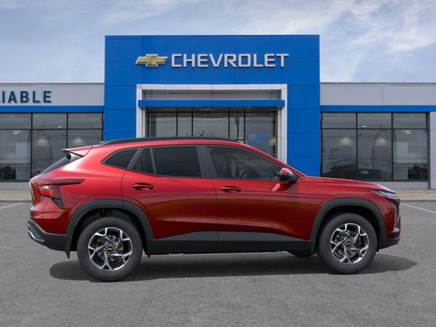 New 2026 Chevrolet Trax LT w/ Driver Confidence Package FWD image 5