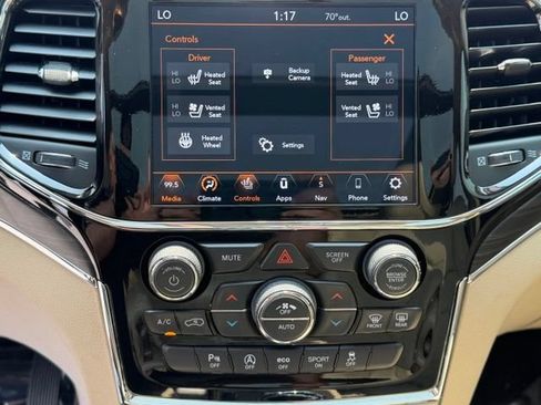 Used 2019 Jeep Grand Cherokee Limited w/ Luxury Group II AWD/4WD image 31