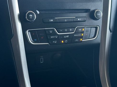 Certified 2017 Ford Fusion Energi SE FWD image 23