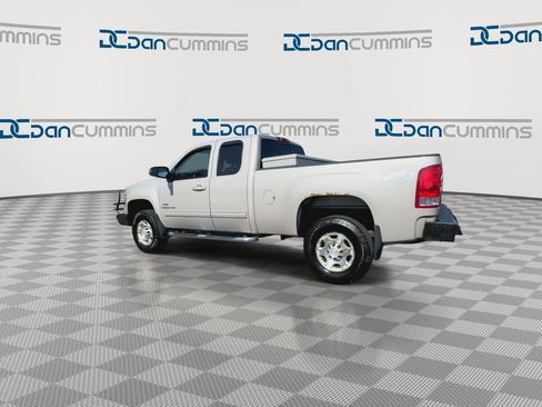 Used 2009 GMC Sierra 2500 SLT w/ SLT Convenience Package AWD/4WD image 6