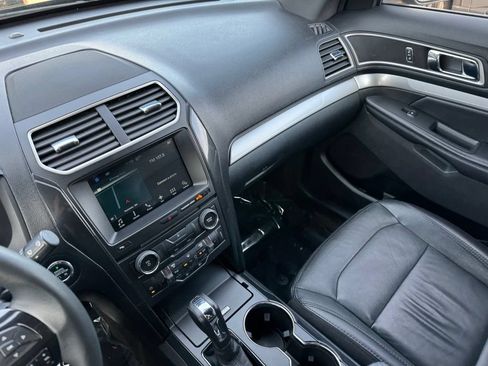 Used 2017 Ford Explorer XLT w/ Equipment Group 202A AWD/4WD image 24
