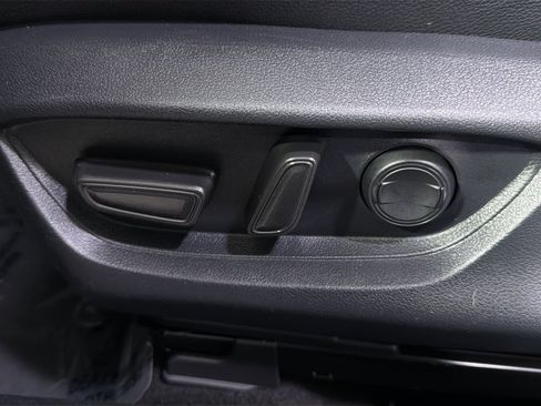 Used 2025 Toyota Camry SE FWD image 25