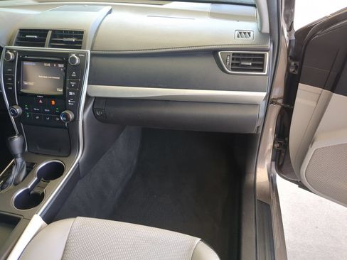 Used 2016 Toyota Camry SE w/ Moonroof Package FWD image 28