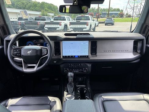 Used 2025 Ford Bronco Outer Banks AWD/4WD image 15