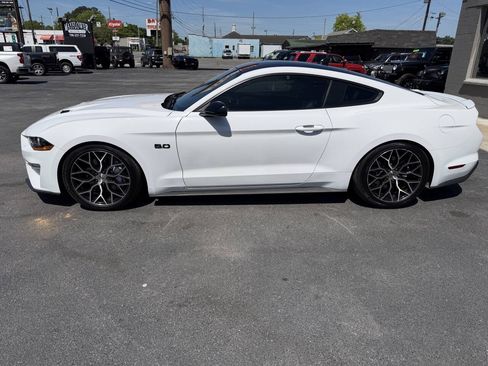 Used 2021 Ford Mustang GT Premium w/ Black Accent Package RWD image 7