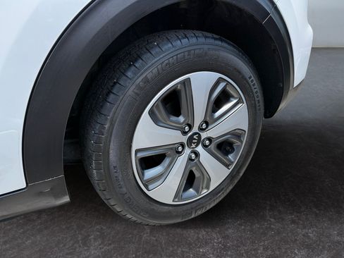 Used 2021 Kia Niro LX FWD image 15