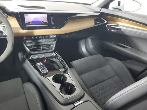 Used 2023 Audi e-tron GT Premium Plus image 17