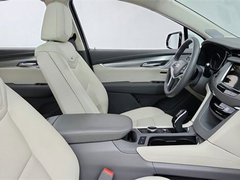 Certified 2025 Cadillac XT5 Premium Luxury w/ LPO, Floor Liner Package image 24