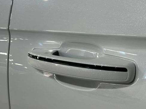 New 2026 Lincoln Navigator Reserve w/ Jet Appearance Package AWD/4WD image 15
