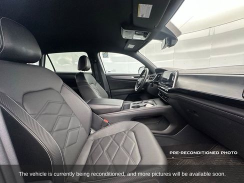 Used 2024 Volkswagen Atlas Cross Sport SE image 13