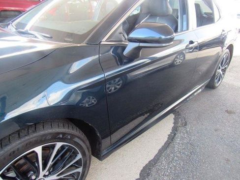 Used 2019 Toyota Camry SE FWD image 5