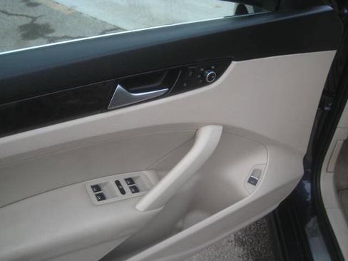 Used 2014 Volkswagen Passat TDI SEL Premium image 16