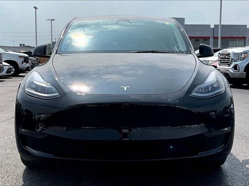 Used 2023 Tesla Model Y Long Range AWD/4WD image 2