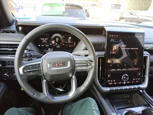 Used 2025 GMC Yukon XL Elevation image 5