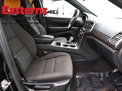 Used 2018 Jeep Grand Cherokee Laredo RWD image 23