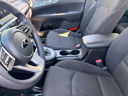 Used 2020 Kia Forte LXS FWD image 17