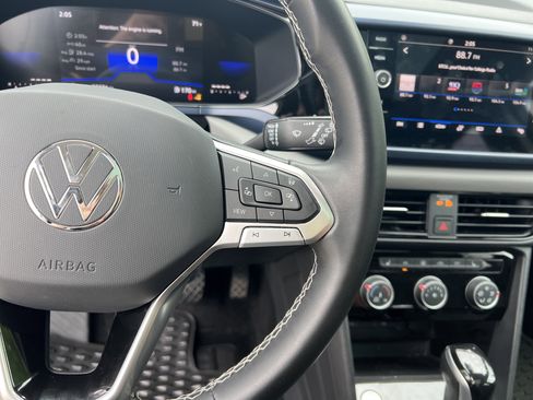 Certified 2023 Volkswagen Taos SE w/ Panoramic Sunroof Package FWD image 18