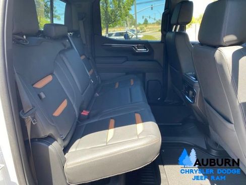 Used 2025 GMC Sierra 1500 AT4 w/ AT4 Premium Package AWD/4WD image 19