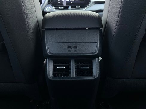 Used 2025 Chevrolet Equinox LT image 12