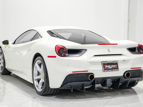 Used 2019 Ferrari 488 GTB image 8