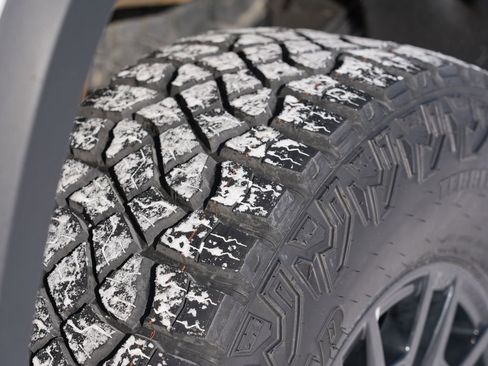 Used 2024 Chevrolet Silverado 2500 ZR2 w/ Technology Package image 35