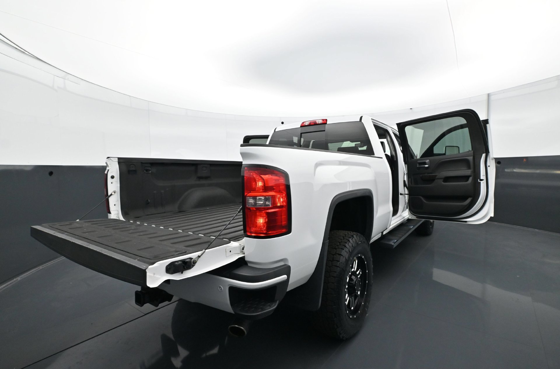 Used 2016 GMC Sierra 2500 Denali w/ Driver Alert Package AWD/4WD image 35
