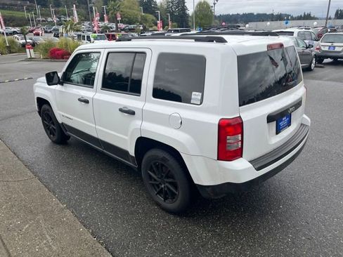 Used 2014 Jeep Patriot Sport image 2