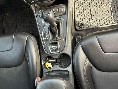 Used 2020 Jeep Cherokee Trailhawk image 37