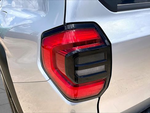 Used 2025 Toyota 4Runner SR5 AWD/4WD image 28