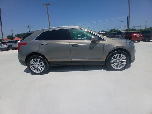 Used 2019 Cadillac XT5 Premium Luxury FWD image 4