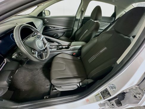 Used 2025 Hyundai Elantra SEL FWD image 13