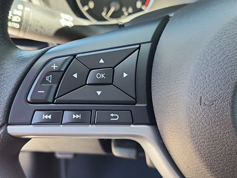 Used 2025 Nissan Altima 2.5 SV FWD image 19