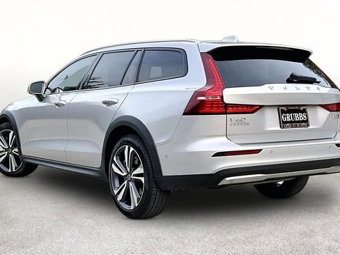 Certified 2025 Volvo V60 B5 Cross Country Plus AWD/4WD image 17