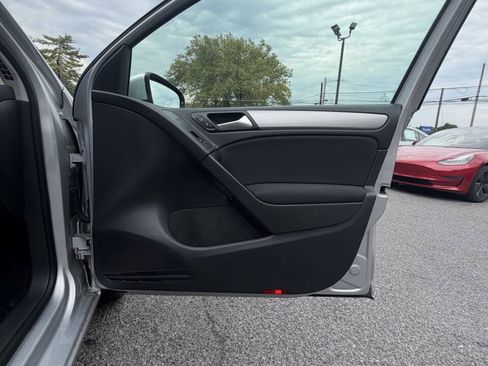 Used 2014 Volkswagen Golf 4-Door FWD image 37