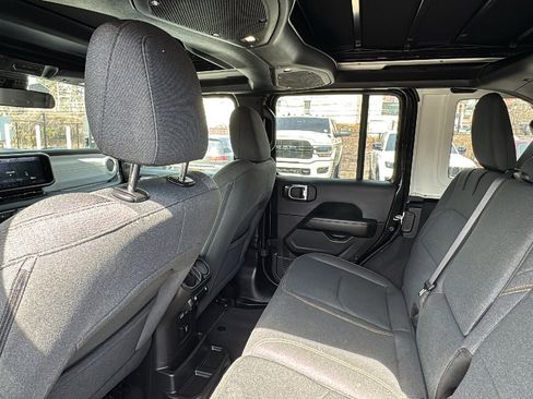 Certified 2025 Jeep Wrangler Sahara w/ Safety Group image 28