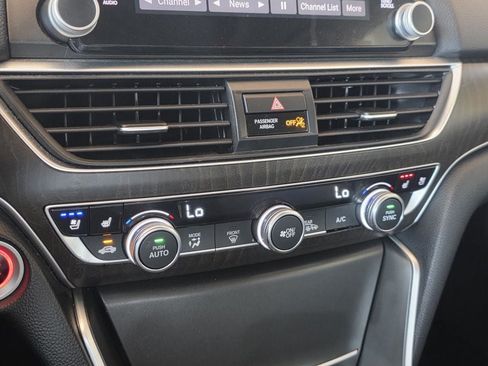 Used 2018 Honda Accord Touring image 22